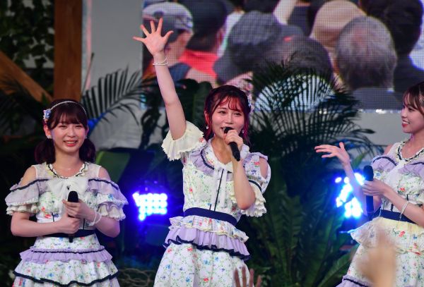 TIFのステージに立つ秋吉優花さん＝2023年8月、東京