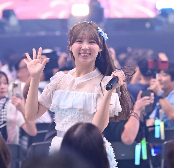 Boostyファンまつりでファンに笑顔をみせる北川陽彩さん＝2025年9月、東京