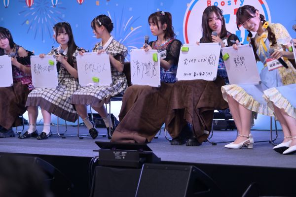 Boostyファンまつり。秋吉優花さんがクイズの正解をいきなり口走る一幕も＝2025年9月、東京