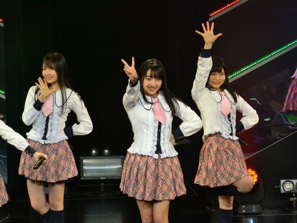 5周年記念公演でステージに立つ秋吉優花さん＝2016年11月、福岡市