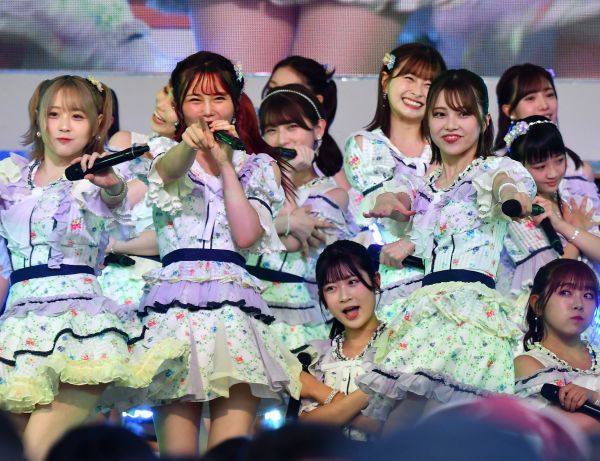 TIFのステージに立つ秋吉優花さん＝2023年8月、東京