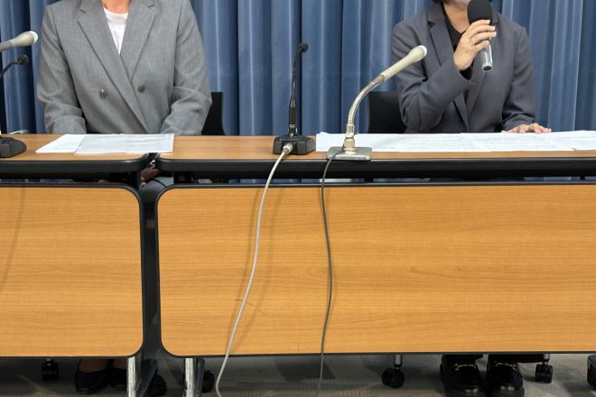 出席扱いの申請を断られた親子。11月に行われた会見では「現場が安心して運用できるような、明確なガイドラインや実例が必要だ」と訴えました＝写真は「すららネット」提供