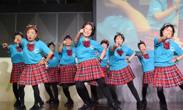 狛江市シルバー人材センターのダンスクラブ「チャーミーズ」