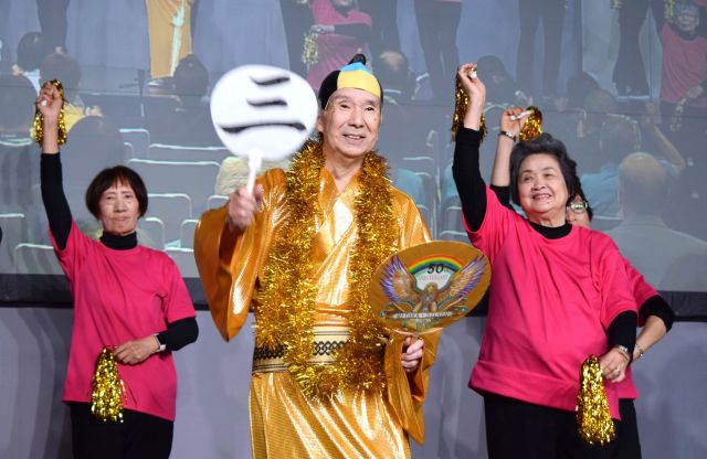 「マツケンサンバ」を披露した三鷹市シルバー人材センターの「Let's Dance Mitaka Silver（仮称）」