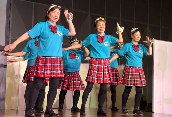 狛江市シルバー人材センターのダンスクラブ「チャーミーズ」