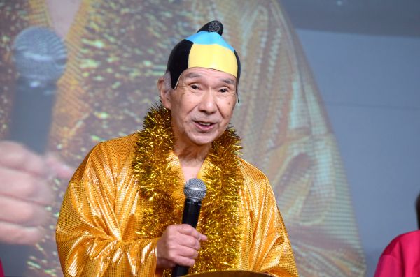 「マツケンサンバ」を披露した三鷹市シルバー人材センターの「Let's Dance Mitaka Silver（仮称）」