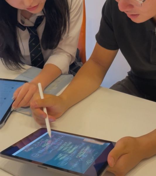 学校の板書はタブレットで撮影、家ではYouTubeで復習した