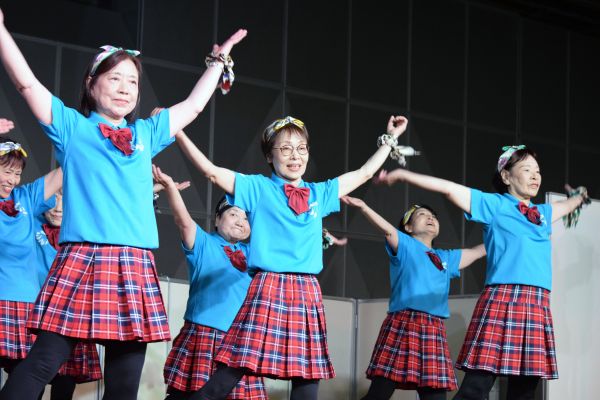 狛江市シルバー人材センターのダンスクラブ「チャーミーズ」