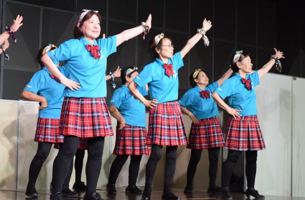 狛江市シルバー人材センターのダンスクラブ「チャーミーズ」