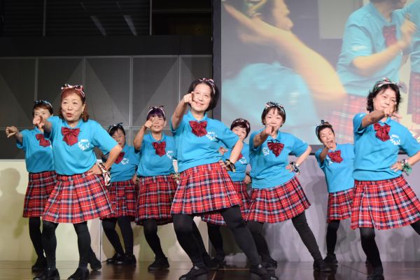 狛江市シルバー人材センターのダンスクラブ「チャーミーズ」