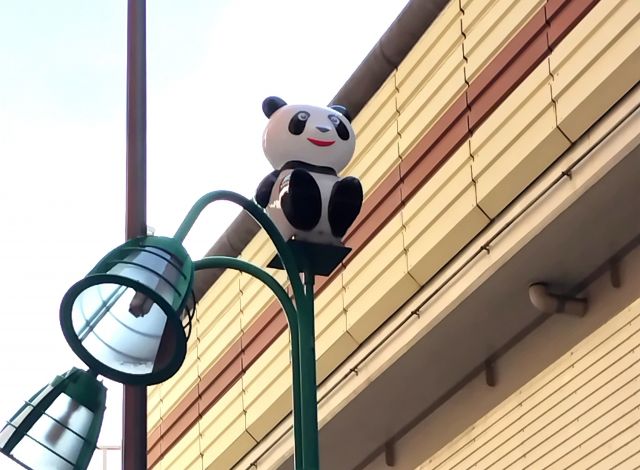 笹塚では街路灯にパンダが