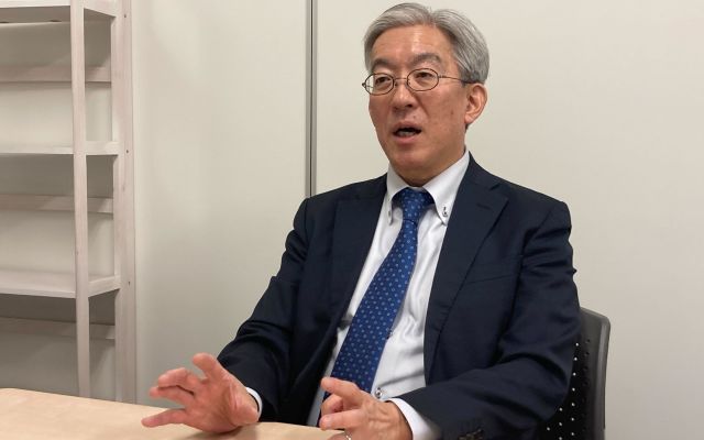 前売券の歴史を語るメイジャーの西牧昭社長＝都内