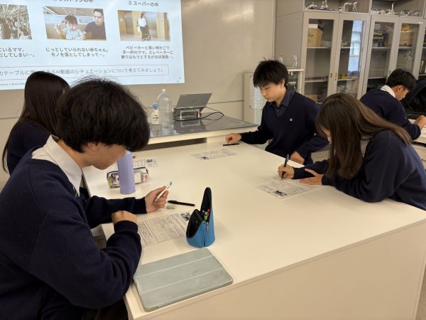 都内の中学校で「赤ちゃんを知る授業」が開かれました