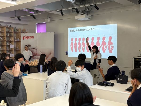 都内の中学校で「赤ちゃんを知る授業」が開かれました