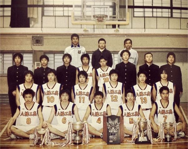 八幡工業高校時代の杉本憲男さん（前列一番左）