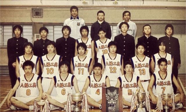 八幡工業高校時代の杉本憲男さん（前列一番左）