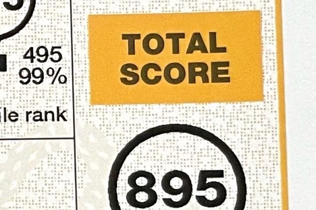 〝推し〟きっかけに再開した英語学習。学習を再開してから初めてのTOEICでとった895点＝sakoさん提供