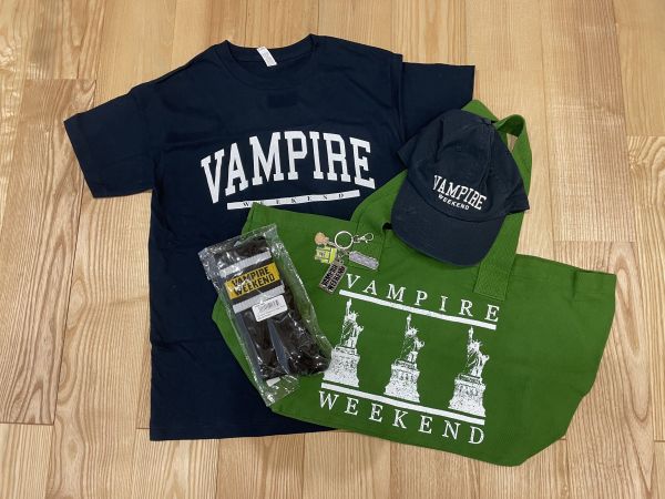 sakoさん所有のバンドグッズ＝本人提供