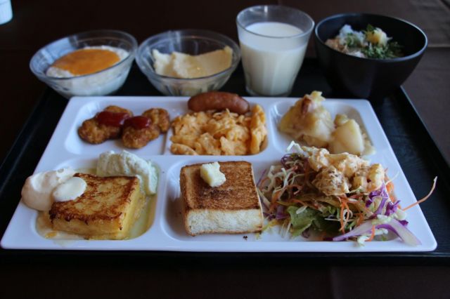 牧場の隣のホテルではジャージーミルクを使ったたくさんの料理が食べられます