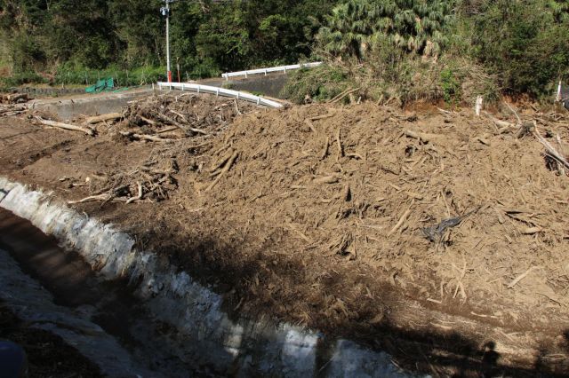 島南部の末吉地区で発生した土石流被害の現場。復旧作業が続いていますが、まだまだ復旧には時間がかかりそうです