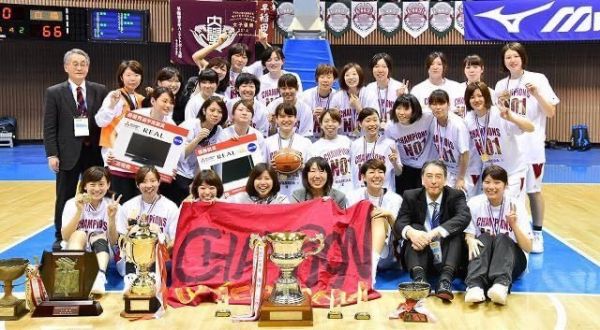 早稲田大時代にはインカレで優勝。桂さん（前列右から3人目）とその左が萩原美樹子さん