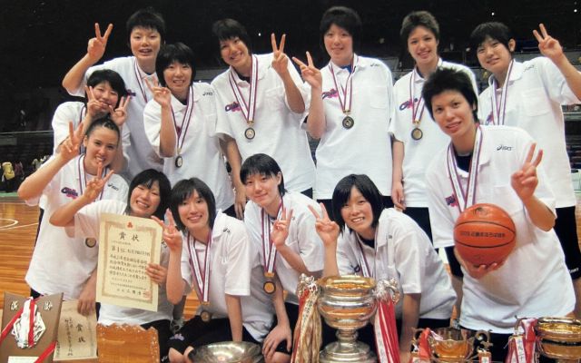 桜花学園時代の桂さん（後列右から4人目）