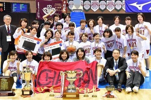 早稲田大時代にはインカレで優勝。桂さん（前列右から3人目）とその左が萩原美樹子さん