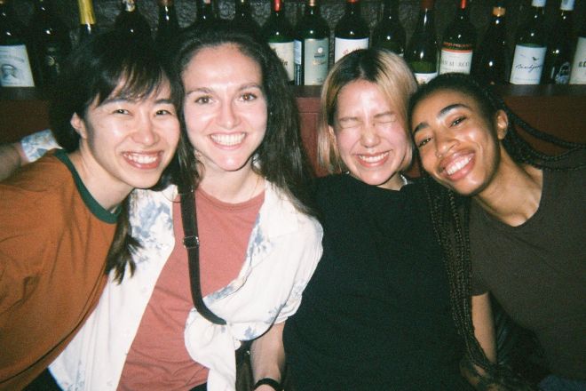 ZOOSのチームメートたちと桂さん（右から2人目）