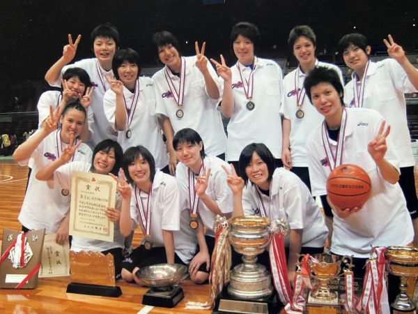 桜花学園時代の桂さん（後列右から4人目）