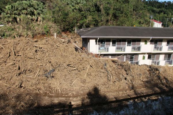 島南部の末吉地区で発生した土石流被害の現場。復旧作業が続いていますが、まだまだ復旧には時間がかかりそうです