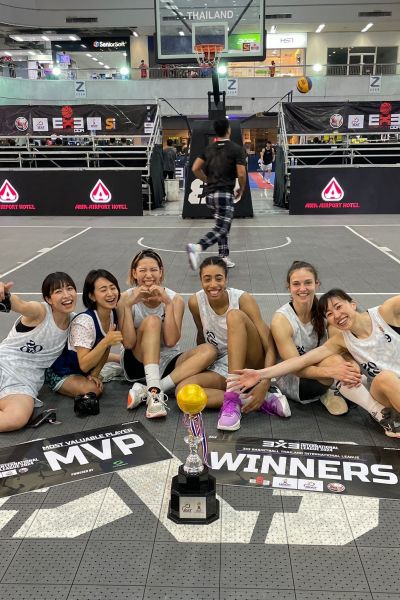 3x3の試合後に笑顔を見せる桂さん（左から3人目）