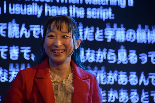 MCで中嶋さんが手話で話すと、マネージャーの蓮子さんが日本語音声に通訳してマイクで会場に伝え、さらに「YYSystem」が音声を字幕化していた