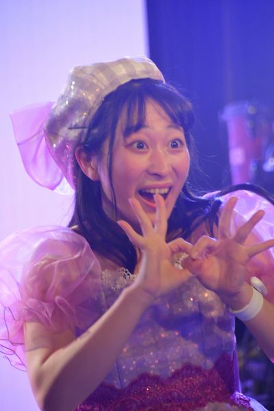 ソロ活動5周年記念ライブの舞台に立った中嶋元美さん