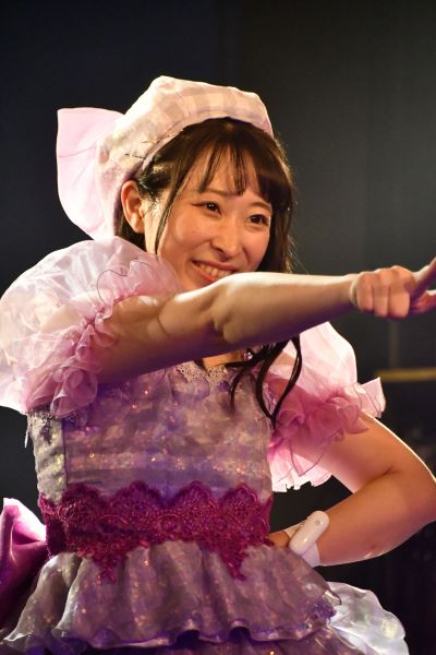 ソロ活動5周年記念ライブの舞台に立った中嶋元美さん