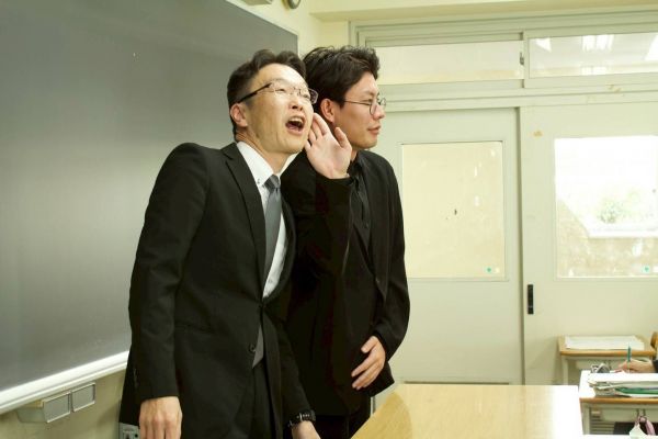 「キクバリ」の2人。コンビ名は2人の名字から取っています＝キクバリ提供