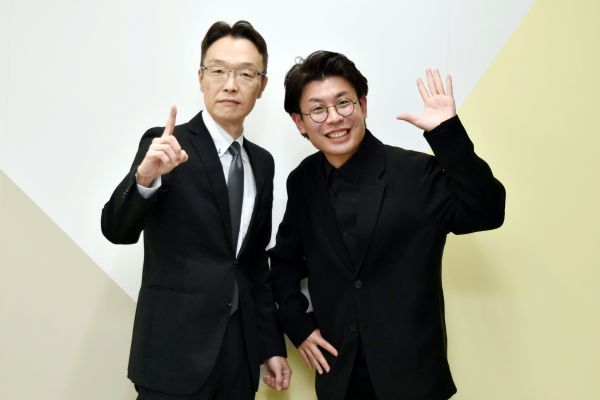 M-1グランプリ2025に出場した都立高校の先生コンビ「キクバリ」。数学教師の小張雄一さん（左）と、美術教師の菊川天照さん