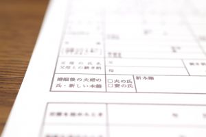 名字を変えたくないから事実婚&hellip;デメリットは？親権は？弁護士が解説