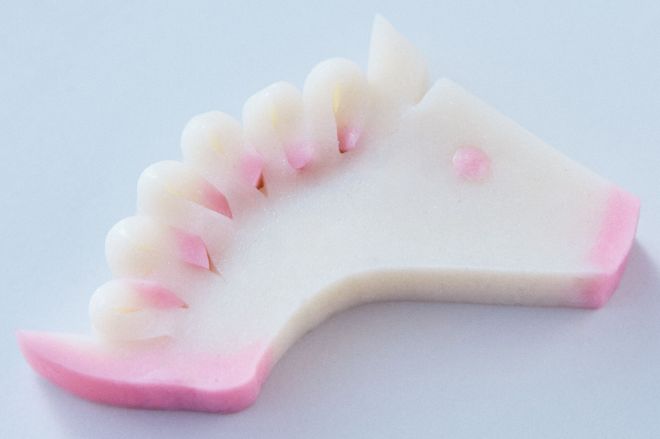 一切れのかまぼこで表現した「午」