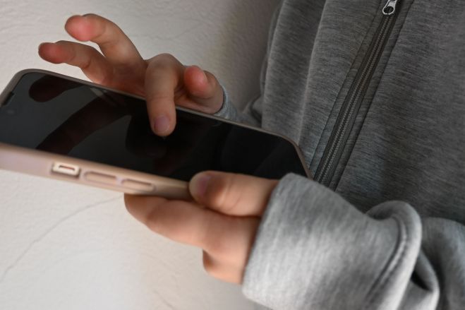 中学生の授業の中では、インターネットを一日５時間以上利用すると答えた子どももいたそう。