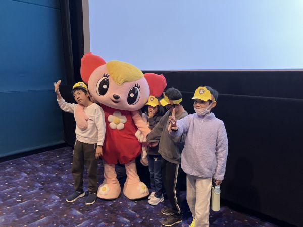 知的障害や発達障害のある子どもたちやその家族にも映画を楽しんでもらおうと開かれた上映会＝主催者提供