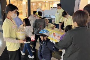 映画館、声を出しても立ち上がってもOK　上映会イベント開いた理由