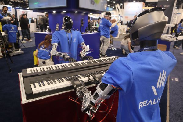 CESで展示された人型ロボット