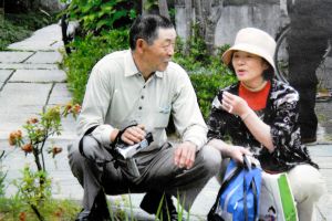 「これが、一番好きな妻の写真」仮設住宅に住む男性が教えてくれた