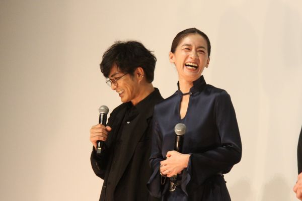 映画「たしかにあった幻」の舞台挨拶で語り合う俳優陣