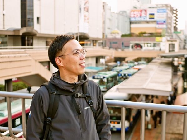 ワークショップデザイナーとして働く相内洋輔さん。はたちの頃は、ワークショップにどっぷりはまっていた頃だったといいます