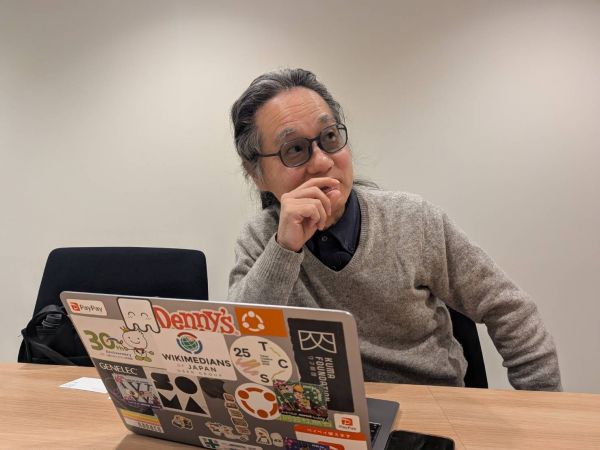 考えながら話す梅本さん