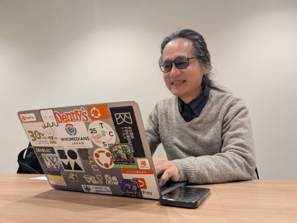 ロングヘアーのわけは「これまでやったことがなくて、髪を長くすると生活にどんな変化が出るのか知りたかった」から。坊主は経験済みなのだそう