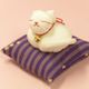 座布団ねこ（白猫） ／ ちりめん細工 ／ 型番：AD-005