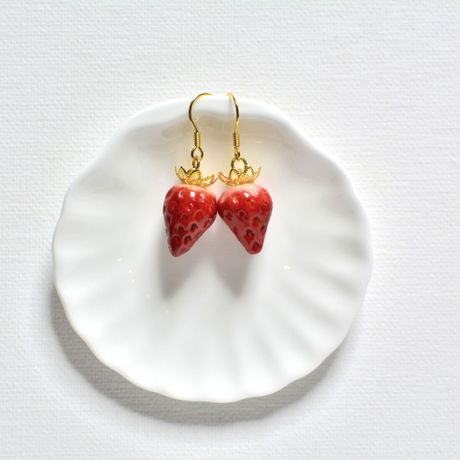 いちごのピアス&イヤリング