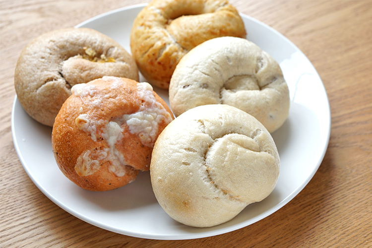 【今月は何が届いた？】こんがりパン工房のパン／こかげカフェのベーグル／ボン・ムーのシフォンケーキ編